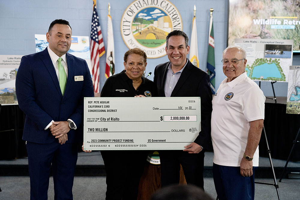 Left to right: Andy Carrizales, Rialto Mayor Tem, Rialto Mayor Deborah Robertson, Congressmember Pete Aguilar, and Rialto Councilmember Joe Baca. Congressmember Agulair presents a $2 million check to Mayor Robertson for Lake Rialto.